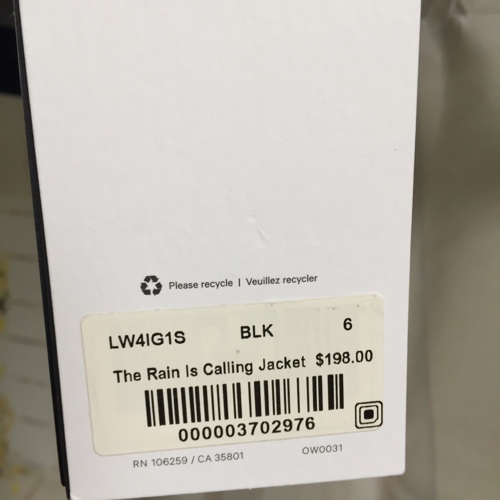 NWT BLACK LULULEMON THE RAIN IS CALLING JACKET 10 - Picture 2 of 4